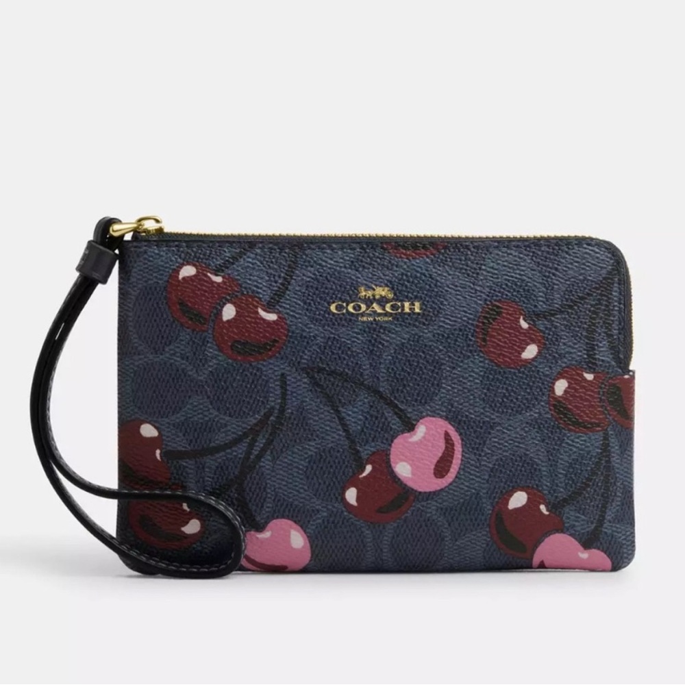 ❤️❤️❤️NEW/authentic Coach wallet/wristlet with cherry print ❤️❤️❤️